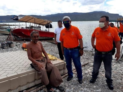 Un hombre que tenía al menos 15 días extraviado por la sierra de la presa Francisco Zarco, fue rescatado el mediodía de este miércoles por elementos de Protección Civil con el apoyo de la Dirección de Seguridad Pública Municipal de Lerdo. (EL SIGLO DE TORREÓN)