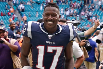 Con 32 años recién cumplidos, Antonio Brown se encuentra desesperado por volver a los emparrillados y apela a la NFL para lograrlo.  (ARCHIVO)