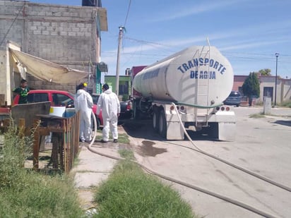 El PAN aclaró que el agua que entregan en las pipas no es para consumo humano.