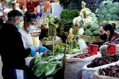 Comerciantes de Abastos han mantenido el trabajo y garantizan el suministro de alimentos para toda la república mexicana. (AGENCIAS) 