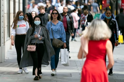 Las muertes por COVID-19 en el Reino Unido ascienden hoy a 45,677, tras sumar 123 en 24 horas, lo que consolida al país como el primero de Europa y el tercero del mundo más castigado por la pandemia. (ARCHIVO) 