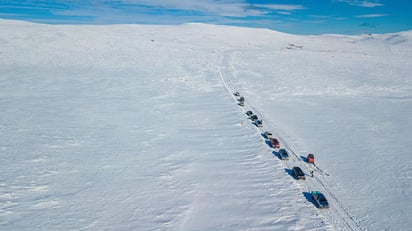 Las intensas nevadas también llevaron al cierre, por parte de Vialidad Nacional, de varios tramos de las rutas nacionales 22, 40 y 227 en la provincia de Neuquén.
(EFE)