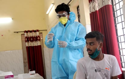 India comenzó las primeras pruebas en humanos de una nueva posible vacuna contra el nuevo coronavirus. (EFE) 