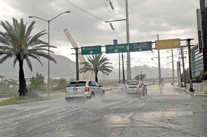 Las precipitaciones iniciaron con intensidad desde poco después de las diez de la mañana del domingo, se prolongaron el resto del día y continuaron durante la madrugada del lunes, provocando que se inundaran gran cantidad de calles y avenidas, y que arroyos y ríos se llenaran a su máxima o se desbordaran.
(EL UNIVERSAL)