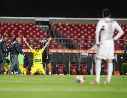 El favorito Sao Paulo, con el experimentado capitán Dani Alves, el lateral español Juanfran y el goleador Alexandre Pato entre sus titulares, fue sorprendido este miércoles y cayó en casa por 2-3 ante el Mirassol, que avanzó a las semifinales del Campeonato Paulista. (CORTESÍA)