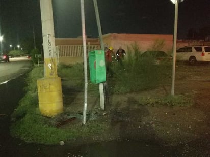 Elementos de Bomberos y Protección Civil se trasladaron hasta el ejido El Perú, donde se reportaron inundaciones de vivienda. (EL SIGLO DE TORREÓN)