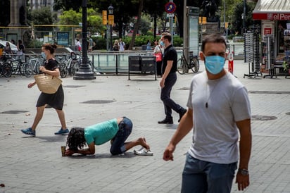 El Gobierno español notificó ayer 1,153 contagios de coronavirus en las 24 horas anteriores, de modo que España volvía a sobrepasaba el millar de infectados diarios por vez primera desde mayo. (EFE)