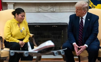 'Lo único que vengo a pedir es que se haga justicia para mi hija', dijo a los medios la mexicana Gloria Guillén, quien entre el llanto era escuchada por el presidente estadounidense, Donald Trump.  (CORTESÍA)