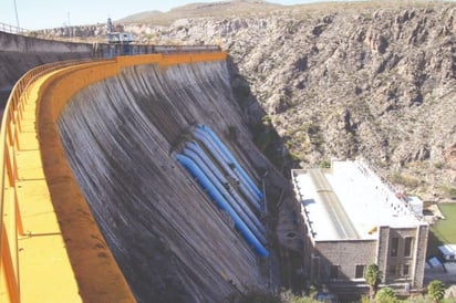 El abasto de agua es prioridad para todos los habitantes de ambos países.