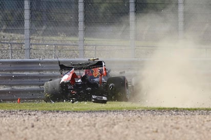 A pesar del accidente, Alex Albon indicó que 'hay muchos aspectos positivos' a rescatar de esta primera jornada en Silverstone. (EFE)