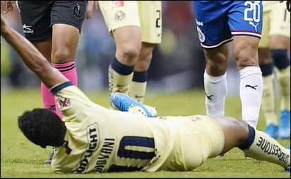 En el juego contra el Guadalajara el defensa rojiblanco Antonio Briseño le causó una profunda cortada que lo mandó al hospital. Desde ese momento, 'Gio' ha sufrido 'pequeñas' secuelas, así lo dejó ver el técnico Miguel Herrera. (CORTESÍA)