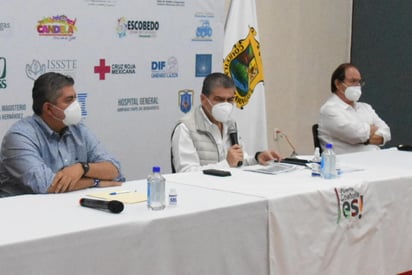 Durante su gira de trabajo por la región norte de Coahuila, Miguel Ángel Riquelme Solís, Gobernador del Estado de Coahuila, anunció que firmará un convenio con el sector salud Federal y Estatal, así como con los 38 alcaldesas y alcaldes de la entidad; para reorientar el sector salud y atender otras enfermedades que no sea COVID-19. (ARCHIVO)