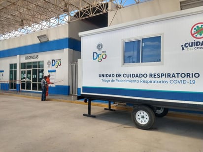 Departamento de Prevención Social del municipio de Lerdo, realizo por cuarta ocasión la sanitización en las instalaciones del Hospital General de esa ciudad, como medida de prevención al considerarse como uno de los puntos rojos de la ciudad. (ARCHIVO)