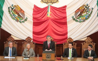 Para evitar aglomeraciones, el gobernador canceló la ceremonia de su tercer informe de Gobierno.