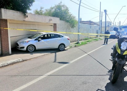 El accidente sucedió alrededor de las 11 de la mañana de este sábado sobre la calzada Goméz Morín de la colonia Villas Residenciales de Torreón.
(EL SIGLO DE TORREÓN)