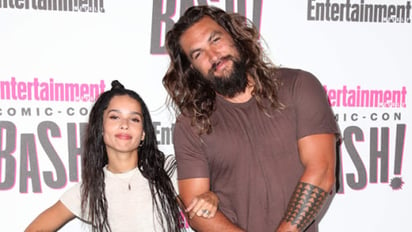 Este sábado el actor Jason Momoa está de manteles largos, pues celebra sus 41 años de edad, por lo que su hijastra Zoë Kravitz no quiso dejar pasar la oportunidad para expresarle cuánto lo quiere. (ESPECIAL) 