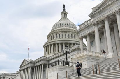 El legislador demócrata por Arizona Raúl Grijalva anunció este sábado que dio positivo para la COVID-19, convirtiéndose en el segundo integrante del Congreso de Estados Unidos en haber contraído la enfermedad en menos de una semana. (CORTESÍA)