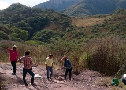 Los trabajos consisten en la formación de cuadrillas de 12 personas, quienes realizan limpieza en los caminos del área. (EL SIGLO DE TORREÓN)