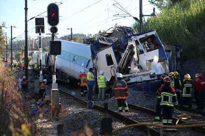 El conductor del camión falleció en el lugar del accidente, donde no se han registrado heridos. (EFE) 