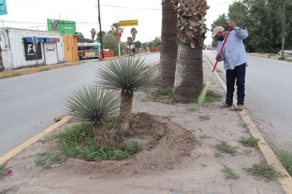 Desde la semana pasada han estado trabajando en el tramo del bulevar Fundadores de San Pedro. (EL SIGLO DE TORREÓN) 