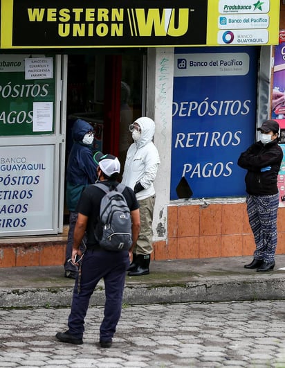 La remesa promedio en el lapso de enero a junio fue de 336 dólares, 4.70 % mayor que en el mismo lapso de 2019 -cuando fue de 321 dólares-, y el número de operaciones pasó de 53.75 a 56.75 millones.
(ARCHIVO)