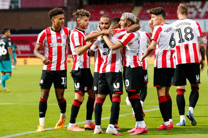 Ante Fulham, Brentford juega hoy uno de los partidos más importantes de su historia. (CORTESÍA)