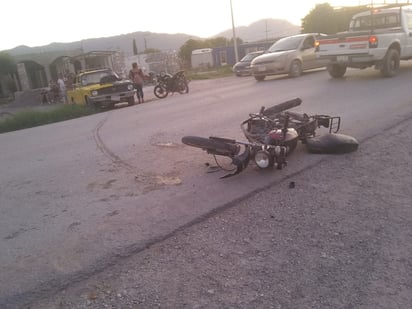 La menor viajaba a bordo de una motocicleta Italika modelo 2013 de color negro con rojo. (EL SIGLO DE TORREÓN)