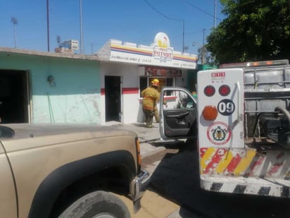 Un empleado del lugar sufrió quemaduras leves en las manos. (EL SIGLO DE TORREÓN)