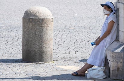 Italia confirmó cinco muertos con coronavirus en las últimas veinticuatro horas, uno de los menores aumentos durante la crisis por esta enfermedad, aunque los nuevos contagios se situaron en 190. (ARCHIVO) 