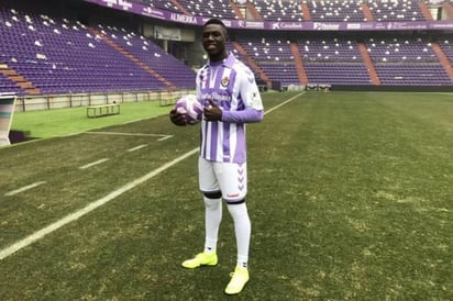 Los Guerreros podrían sumar a un jugador más como refuerzo para el torneo Guard1anes 2020, ya que ha comenzado a sonar el nombre del futbolista de Real Valladolid, Stiven Plaza. (CORTESÍA)