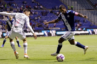 El peruano Juan Reynoso, entrenador del Puebla, recuperó al lateral colombiano Brayan Angulo para el duelo ante las Chivas de Guadalajara, en la tercera jornada del Apertura 2020 del fútbol mexicano, nombrado por la Liga MX como torneo Guardianes. (ARCHIVO)