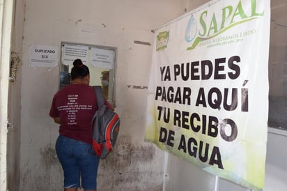 De los más de 11 mil 900 usuarios registrados ante el Sistema de Agua Potable y Alcantarillado de Lerdo (SAPAL), que se integraron el programa “Borrón y Cuenta Nueva”, mediante el cual hicieron un convenio para aprovechar estos estímulos fiscales, el 65 por ciento están al corriente en sus abonos, mientras que el 25 por ciento restante se procederá a quitar los descuentos y a registrar en el sistema el adeudo original. (MARY VÁZQUEZ)