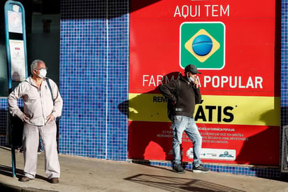 Brasil se convirtió en el segundo país del mundo, después de EUA, en superar las 100,000 muertes y los tres millones de contagios por coronavirus, un dato que el Gobierno confirmó este sábado. (ARCHIVO)