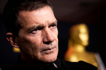 Antonio Banderas explicó en su cuenta de la red social Twitter que se encuentra 'relativamente bien, solo un poco más cansado de lo habitual'. (ARCHIVO)