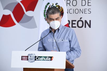 Ante el escenario de deserción e impacto económico que han registrado instituciones educativas particulares en la entidad, el gobernador de Coahuila, Miguel Riquelme, confirmó hoy martes que habrá apoyos diversos para ese sector, se busca evitar que ocurran más cierres de planteles y despidos de maestros. (FERNANDO COMPEÁN)