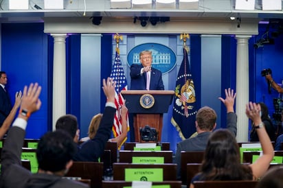 Trump se refirió a los esfuerzos para aprobar la vacuna con tan solo empezar la rueda de prensa. (EFE) 