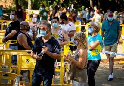 El Ministerio español de Sanidad notificó este jueves el mayor número de contagios de coronavirus desde finales de mayo, 2,935 casos en 24 horas. (ARCHIVO) 