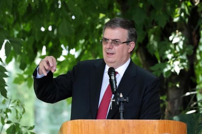 El canciller Marcelo Ebrard, informó que se ampliarán las restricciones de tránsito terrestre no esencial con Estados Unidos hasta el 21 de septiembre. (ARCHIVO)