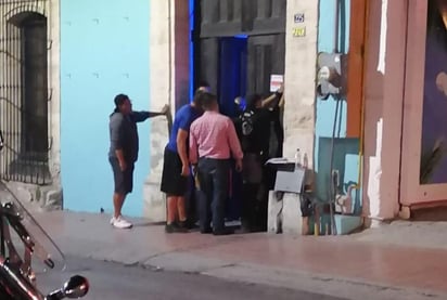 El bar Polanquito que hace un mes se vio envuelto en un escándalo, luego de que los vigilantes del lugar agredieran a un cliente, fue clausurado la noche de ayer, esto luego de que no acataran los protocolos de salud COVID-19. (PERLA SÁNCHEZ)