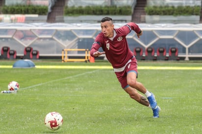 Julio César 'Cata' Domínguez, entrenó ayer con Cruz Azul en la cancha del Estadio Azteca. (CORTESÍA)