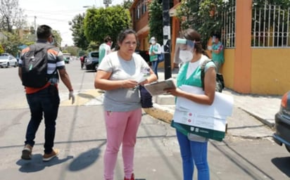 Autoridades destacaron que la estrategia de 'brigadas comunitarias' que acudieron a las zonas de contagio en el estado para ubicar los casos asintomáticos, así como la 'comunicación educativa' hacia la gente para advertir 'Si tú sales de casa... éstas serán las consecuencias', fueron fundamentales para reducir el índice de contagio del COVID-19. (ESPECIAL)