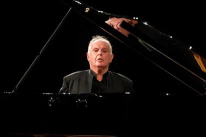 El músico argentino-israelí Daniel Barenboim reabrió la “Pierre Boulez Saal”, el auditorio de la academia para músicos árabes e
israelíes fundada por el propio “maestro” en Berlín, con un concierto dedicado a la castigada población de Beirut. (ARCHIVO) 