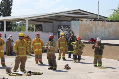 Elementos del Cuerpo de Bomberos de San Diego California, capacitan en la Región Centro de Coahuila a sus iguales de Castaños y de otros municipios de esta parte del Estado. (EL SIGLO COAHUILA)