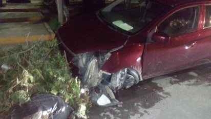 En el citado bulevar los agentes de peritos del Tribunal de Justicia Municipal localizaron un vehículo de la marca Dodge línea Attitude de color rojo, modelo 2017, abandonado, el cual se encontraba sobre el camellón central.
 (EL SIGLO DE TORREÓN)