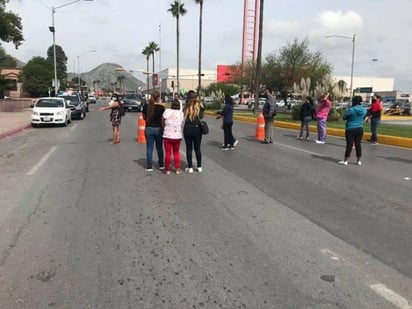 Un grupo de integrantes de la Unión General Obrera y Campesina Popular se manifestaron el día de hoy en la Presidencia Municipal de Saltillo, para exigir las becas escolares, que les fueron prometidas ante la contingencia generada por el COVID-19. (EL SIGLO DE TORREÓN)