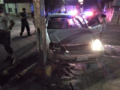 Uno de los automóviles involucrados es un Chevrolet Optra, modelo 2017, color gris, conducido por María del Rosario de 30 años de edad, mismo que se desplazaba de norte a sur por la avenida Hidalgo.
(EL SIGLO DE TORREÓN)