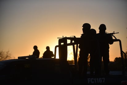  Tres civiles murieron y dos más resultaron heridos en un enfrentamiento a balazos con elementos de las Fuerzas de Seguridad Pública del Estado (FSPE), registrado la tarde de este viernes en la carretera Juventino Rosas-Villagrán. (ARCHIVO)