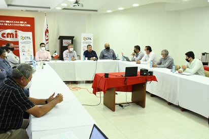 En el primer punto del encuentro del Consejo Técnico de Infraestructura de La Laguna con el secretario de Infraestructura del Estado, Gerardo Berlanga, se abordó el tema del proyecto Metrobús.