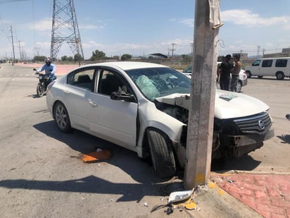 El automóvil siniestrado es un Nissan Altima, modelo 2012, color blanco, el cual portaba láminas de identificación de una organización de empadronamiento de vehículos de procedencia extranjera.
(EL SIGLO DE TORREÓN)