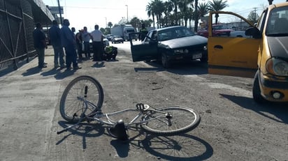 Los hechos se registraron cerca de las 17:30 horas del viernes sobre el bulevar Ejército Mexicano, en los carriles de circulación de Lerdo a Torreón.
(EL SIGLO DE TORREÓN)